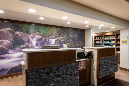 La Quinta by Wyndham Pigeon Forge - Housity