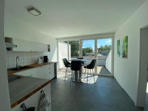 Wohnung mit 2 Einzelzimmer gemeinsamer Küchen/Bad/Balkon-Nutzung - Housity