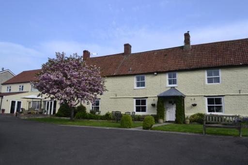 The Lawns Tea Room and B&B - Housity