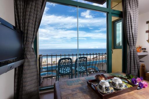 Blue Glass Sea B&B - Housity