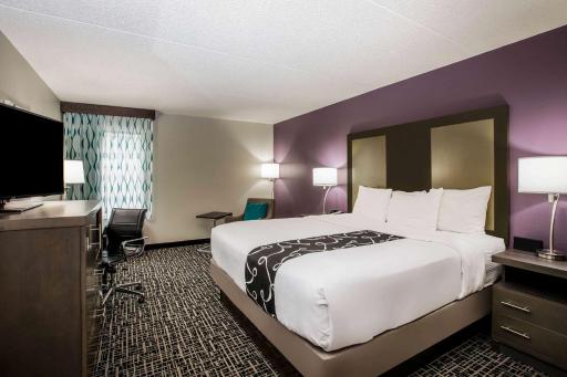 La Quinta Inn by Wyndham Davenport & Conference Center - Housity