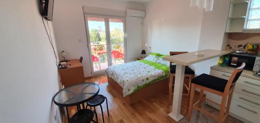 Julija - Housity