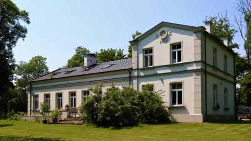 Dwór w Kowalewicach - Housity