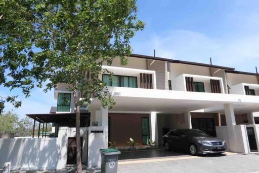 Kota Seriemas Nilai Vacation Home - Housity