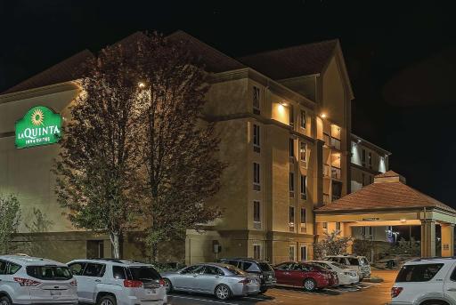 La Quinta by Wyndham Pigeon Forge - Housity