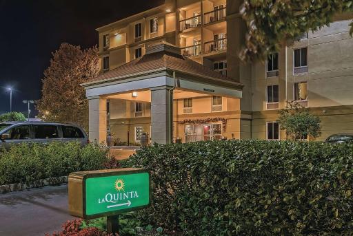 La Quinta by Wyndham Pigeon Forge - Housity