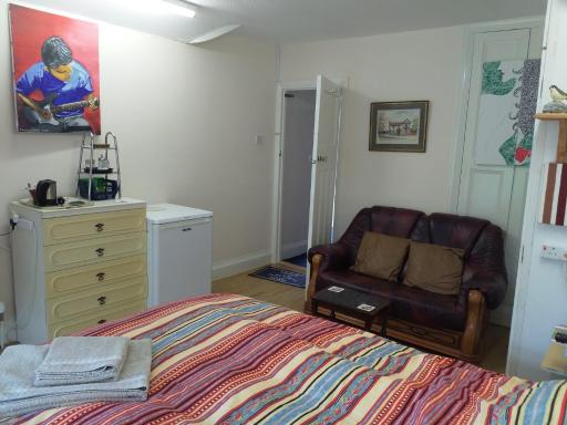 Spacious King Bedroom in Grantham Lincolnshire - Housity