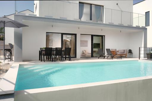 Infinity pool Villa San Amore - Housity