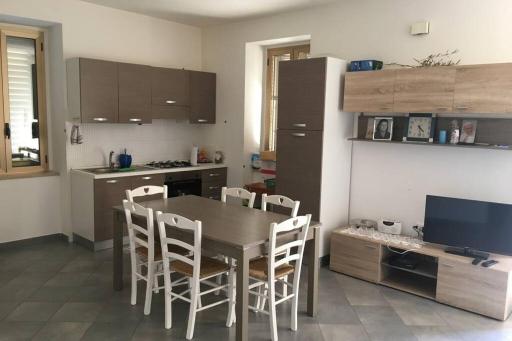 Casa a Montebello di Bertona con vista Gran Sasso - Housity