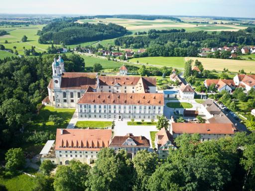 Hotel Kloster Holzen - Housity