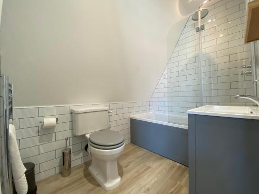 Swan View, Oulton Broad - Housity
