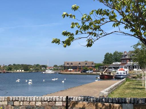 Swan View, Oulton Broad - Housity