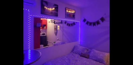 You & Me Tropical Studio - Housity