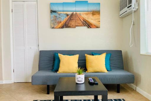 Hollywood Beach Apartments - Walk to the Beach - Hizvo