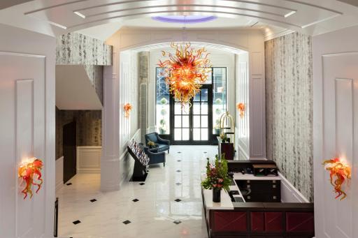 Broadway Plaza Hotel - Housity