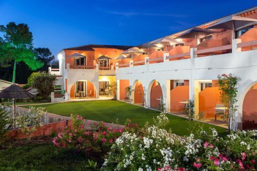 Les Pins Blancs en Provence - Housity