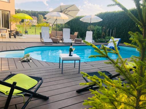 Charming Villa with Private Swimmingpool - Housity