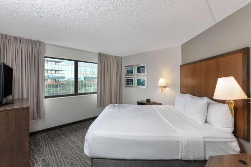 La Quinta by Wyndham Secaucus Meadowlands - Housity