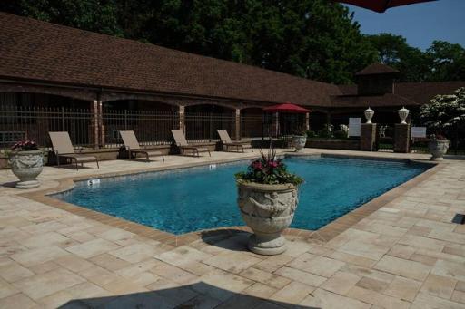 Chalet Inn & Suites - Housity
