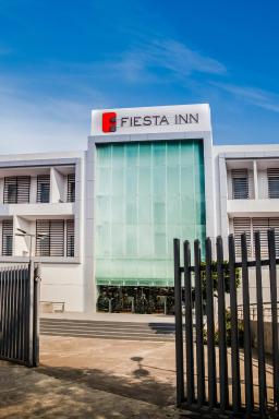 Fiesta Inn Plaza Central Aeropuerto - Housity