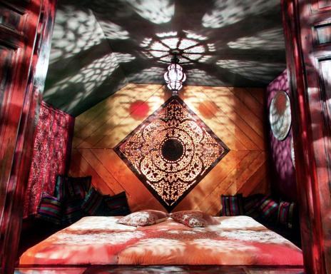 Bijou Hotel / Love and Romance - Housity