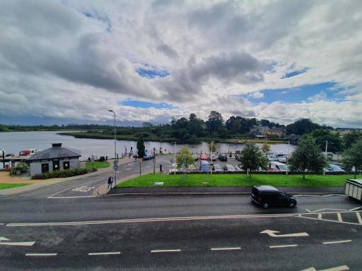 Waterfront View Apartment - Housity