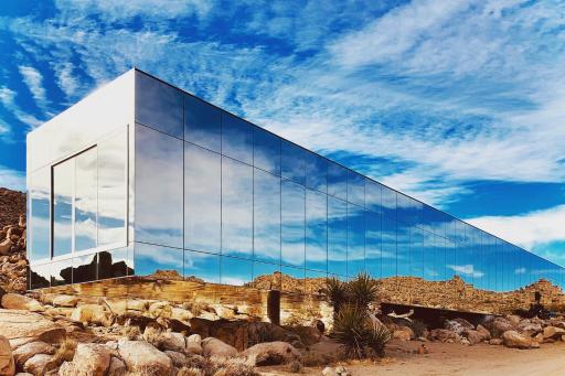 Invisible House Joshua Tree - SkyScraper with Pool - Housity