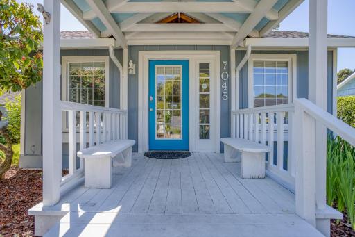 Blue Pineapple - Housity