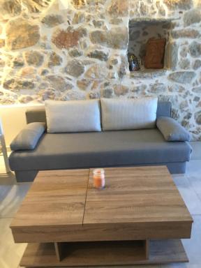 Elata Stone House - Housity