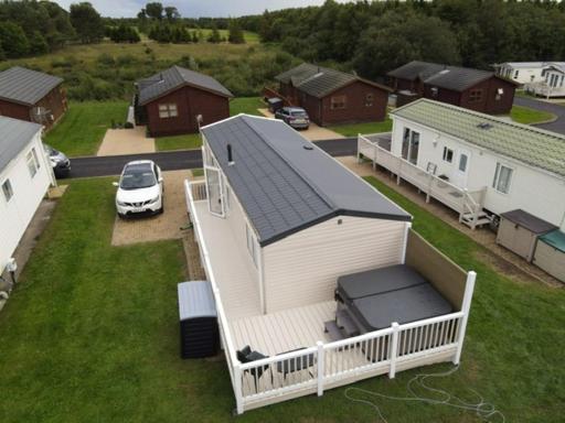 The Fairways Hot Tub Retreat, Percy Woods Country Park - Housity