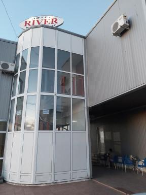 HOTEL RIVER - Housity