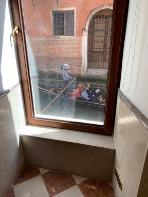 Luxury Apartment in San Marco with Canal View - Housity
