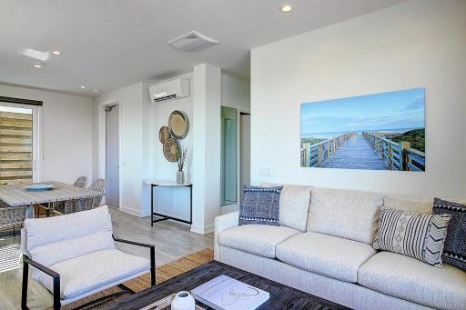 Lively Beach - Housity