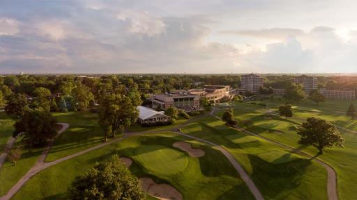 Eaglewood Resort & Spa - Housity