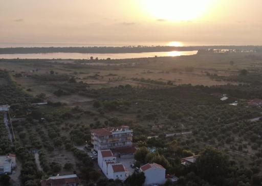 Kaiafas Lake Hotel - Housity