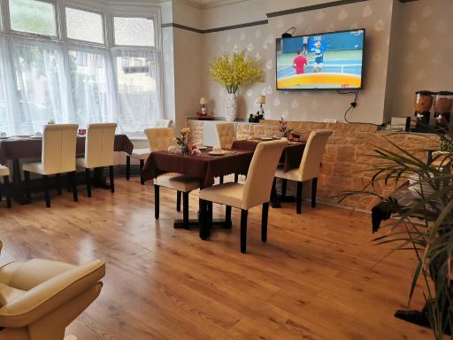 Adams Guest House - Housity