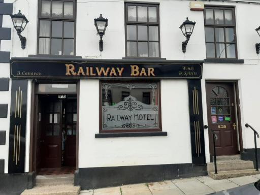 Railway Bar Accommodation - Housity