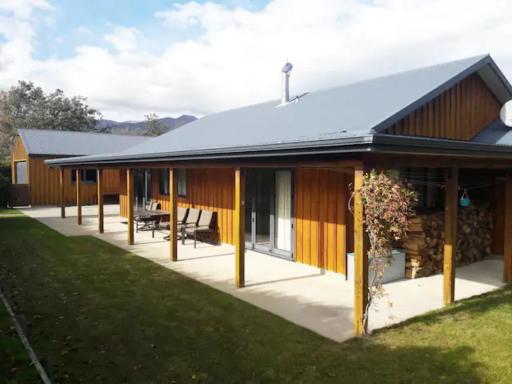 Spacious Lake Hawea Delight- 15 Mins from Wanaka - Housity