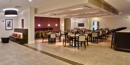 Holiday Inn Charlotte Airport, an IHG Hotel - Housity