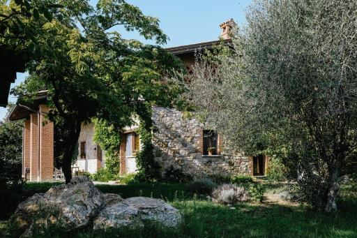 Adagio House - Housity