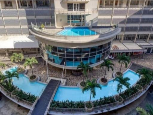 Luxurious Beach Apartment - The Sails - Housity