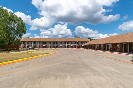 Countryside Inn - Housity
