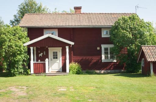 Traditional old swedish cottage - Housity