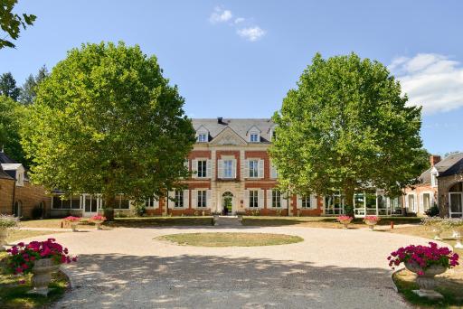 Logis Domaine De Valaudran - Housity