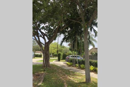 Beautiful Quiet Neighborhood - Housity
