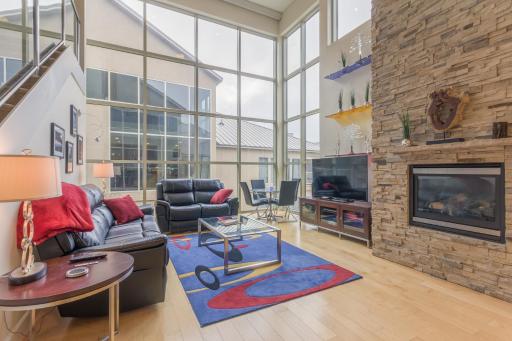 Condo Lofts 6C Fireplace Wifi Hot Tub Laundry Garage - Housity