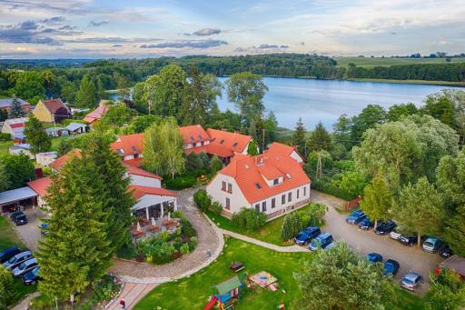 Folwark Na Półwyspie - Housity