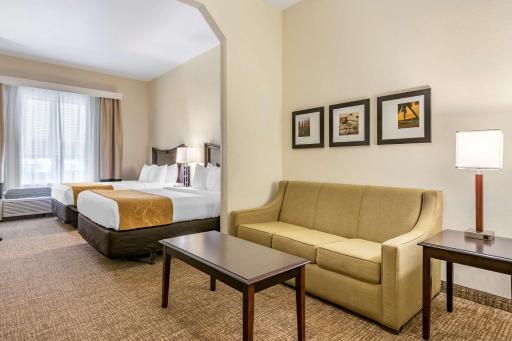 Comfort Suites Maingate East - Housity