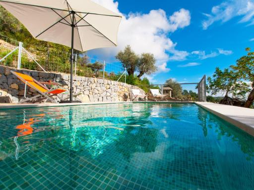 Villa Mancor Pool & Mountain Views - Housity