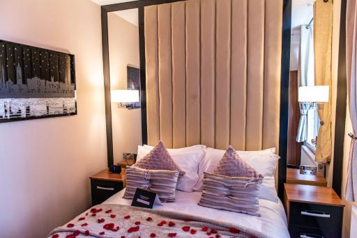 Aphrodite Suites - Housity